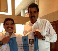 Президентът на Венецуела иска Марадона да смени Блатер
