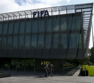 Полиция нахлу във ФИФА, рови в компютрите