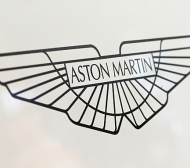 Астън Мартин преговаря и с други тимове от Формула 1