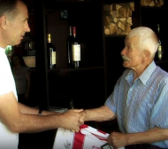 79-годишният дядо Златко трогна с желанието си да спаси ЦСКА (ВИДЕО)