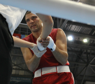 Разкървавен Тервел Пулев донесе втори медал на България 