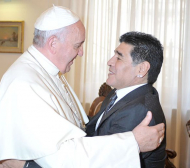 Марадона поиска да го венчае Папата