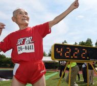 Японски столетник с рекордно бягане на 100 метра