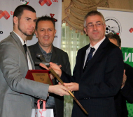 Наградиха Кабаков за Съдия №1 на България