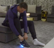 Роналдо с уникални обувки, завързват се сами! (ВИДЕО) 