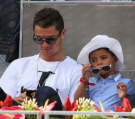 Роналдо плаща милион евро за сурогатна майка
