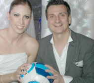 Бивш треньор на България среща бременната си съпруга в плейофни мачове
