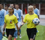 Футболният свят полудя по български съдийки