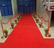 Червен килим и цветя за гимнастичките (СНИМКИ)
