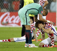 Звезда на Хърватия плаче, Роналдо го утешава (СНИМКИ)