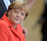 Носещата късмет на Германия Меркел отказа да гледа мача с Италия