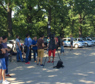 Екшънът в ЦСКА продължава, хулигани налитат на журналисти (СНИМКИ)
