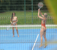 Ким Кардашиян разгорещи тенис корта (СНИМКИ) 