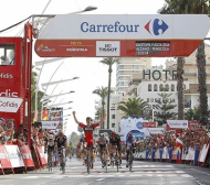 Още един колоездач с етапна победа във Вуелтата