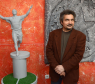 Феновете дават отчет за статуята на Стоичков