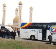 Войници и Кадиров посрещнаха румънците в Грозни (СНИМКИ) 