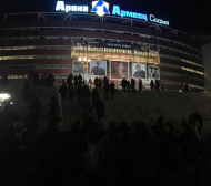 ЕКСКЛУЗИВНО В БЛИЦ: Хиляди се стичат към "Арена Армеец" (ВИДЕО)