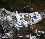 Уникални кадри от мястото на трагедията с бразилския самолет  (ВИДЕО)