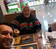 Камбуров зарадва 94-годишния си откривател, заведе го на обяд