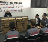 Христо Бонев отново дари кроасани на деца