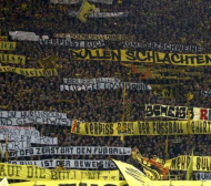 Феновете на Дортмунд не пропуснаха да обидят най-мразения клуб в Германия