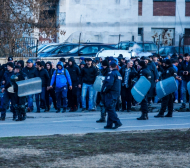 Центърът на София почерня от полиция заради феновете на Левски