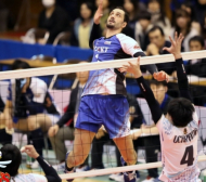 Казийски на крачка от финал в Япония