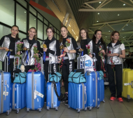 България посрещна като героини шампионките от ансамбъла (ВИДЕО/СНИМКИ)