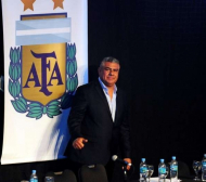 Босът на аржентинския футбол се съветва с Меси за новия селекционер