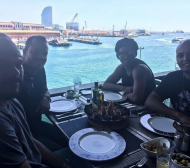 Роналдиньо пак радва в Барселона (ВИДЕО) 