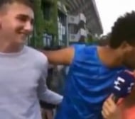 Изхвърлиха тенисист от "Ролан Гарос" заради целувка (ВИДЕО)