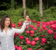 Българска красота смая японците в долината на розите (СНИМКИ)