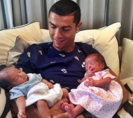 Роналдо показа близнаците