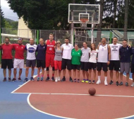 Звезден гост зарадва десетки деца, Везенков посети баскетболен камп