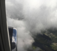Кошмарни облаци и турбуленция стреснаха Лудогорец преди кацането в Литва (СНИМКИ+ВИДЕО)