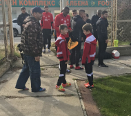 Фенове посрещнаха ЦСКА край морето (ВИДЕО)