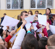 Празник в училище! Малчугани се забавляват с играчи на Ботев Пловдив (СНИМКИ/ВИДЕО)