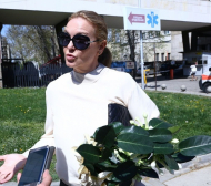 Ексклузивно в БЛИЦ: Съпругата на Спас Русев посети пострадалата полицайка (СНИМКИ)