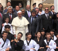 Огромна чест към България, Папата прие Слави Бинев и таекуондистите (СНИМКИ) 