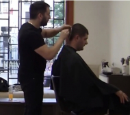 Сръбски бръснар стана хит преди Мондиала (ВИДЕО) 