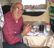Герой! 70-годишен фен направи невъзможното, за да гледа Световното (ВИДЕО) 