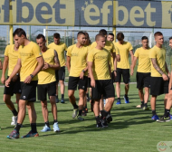 Ботев замина с 23 футболисти за Велинград, взе четирима младоци