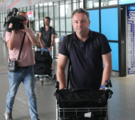 Славиша Стоянович пристигна в София, мълчи на летището (ВИДЕО)