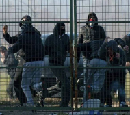 Най-опасните хърватски хулигани вилняха на път към София (СНИМКИ + ВИДЕО)