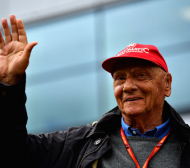 Лекарите оптимисти за легенда във Формула 1 след тежка операция