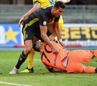 Роналдо нокаутира съперник при дебюта си в Италия (ВИДЕО)