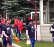 Смях: Футболистите на "Сборная" поздравиха Черчесов по комичен начин (ВИДЕО)