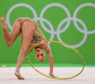 Легендарна руска гимнастичка се пусна по оскъдно бельо и много, много... влажна (СНИМКИ 18+)