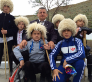 Бащата на Хабиб Нурмагомедов пусна и други на мечките (ВИДЕО) 