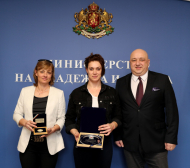 Кралев връчи премия на европейската шампионка Радослава Мавродиева 